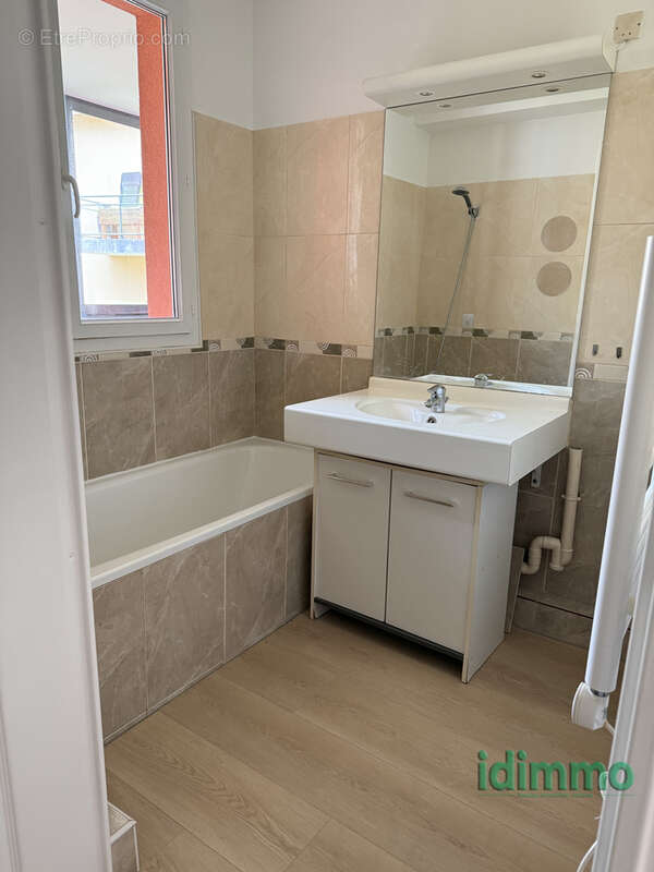Appartement à GREZIEU-LA-VARENNE