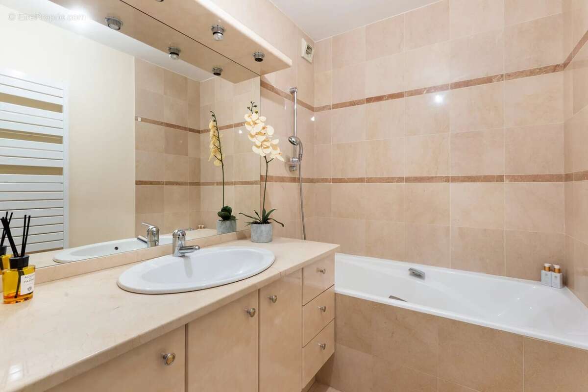 Appartement à PARIS-7E
