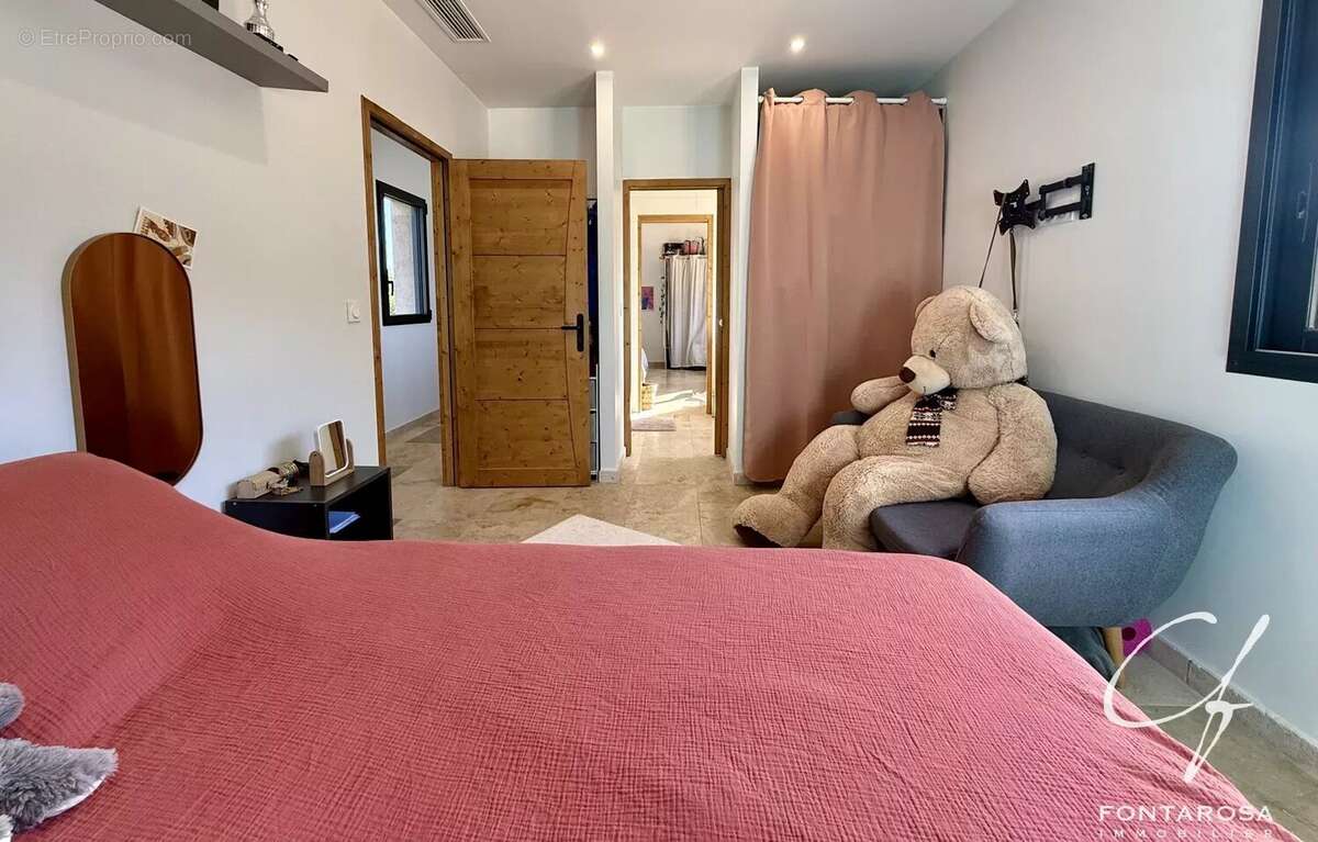 Maison à BAGNOLS-EN-FORET