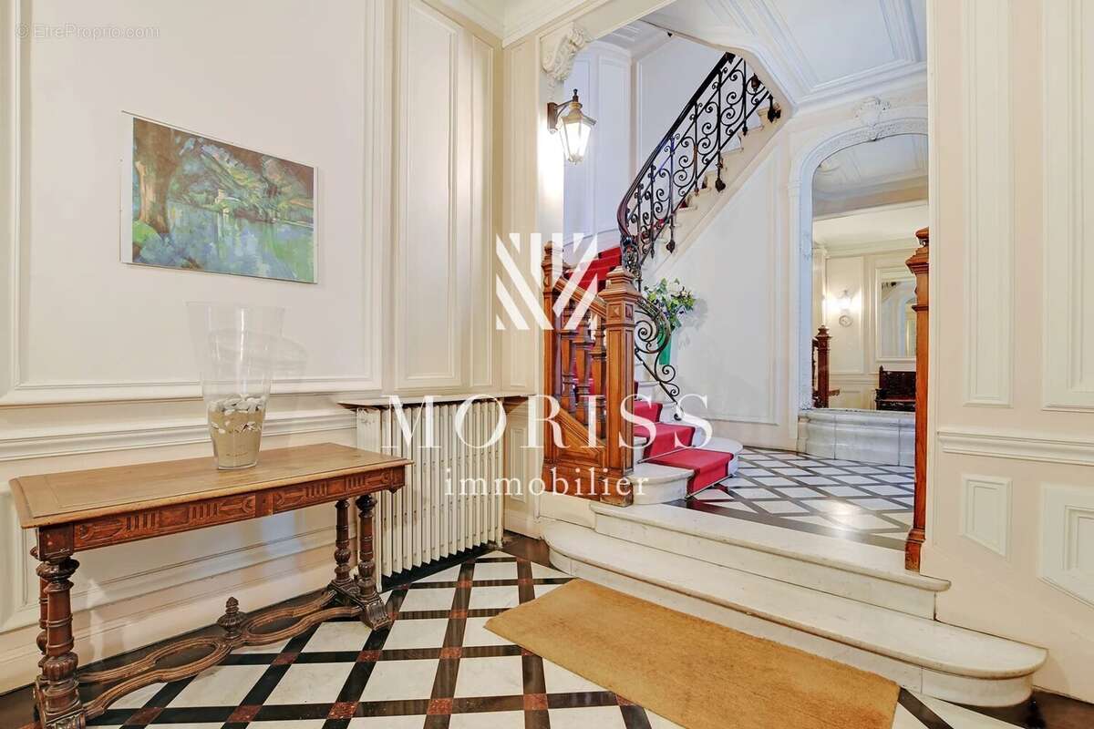 Appartement à PARIS-16E