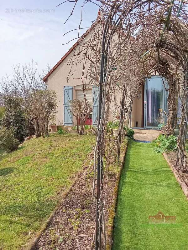 Maison à NERIS-LES-BAINS