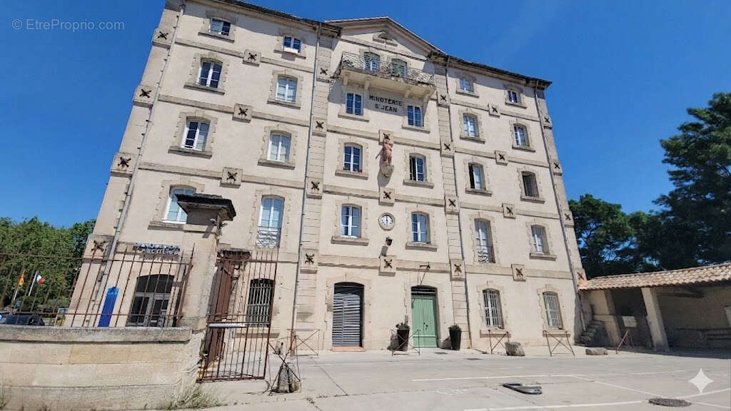 Appartement T3 bis de 109 m² dans bel immeuble avec ascenseur et place de parking sécurisée - photo 2