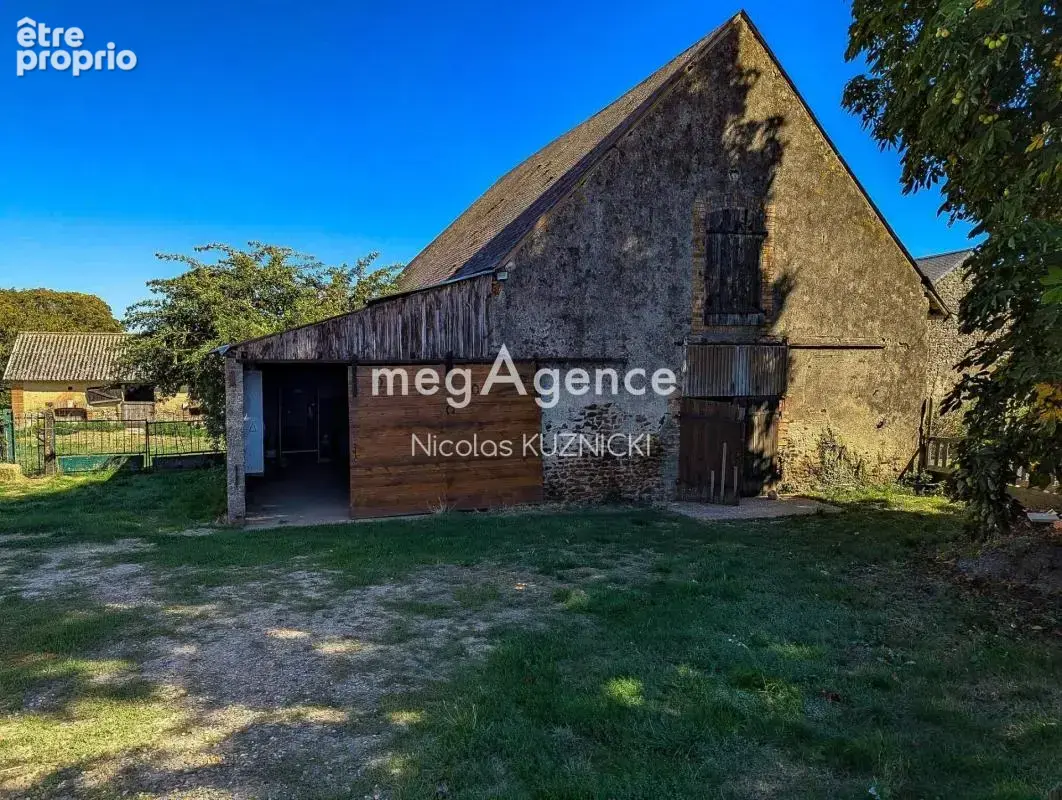 Corps de ferme de 200m² sur 4380m² de terrain - Nombreuses dépendances - photo 11