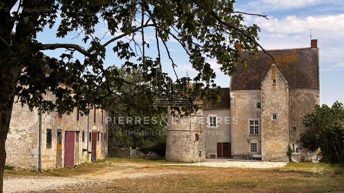 Maison à NEUILLAY-LES-BOIS