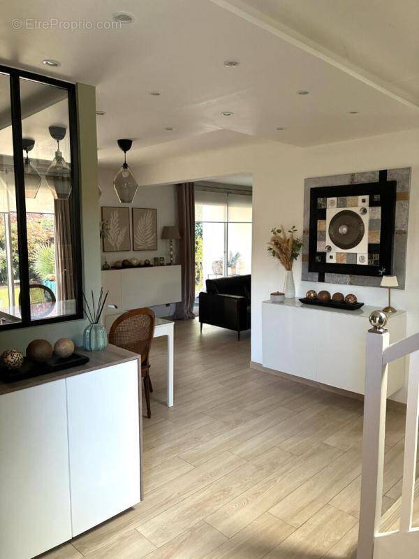 Maison à VERNEUIL-SUR-SEINE