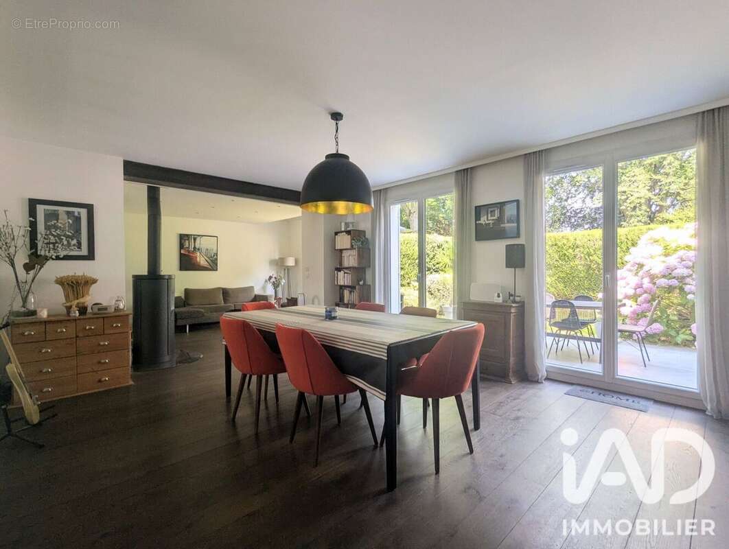 Maison 130 m² à Les Loges-En-Josas  - photo 2