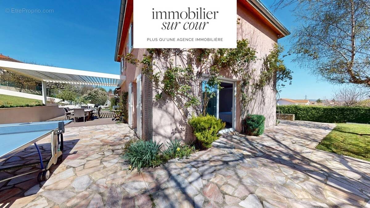 Maison à SAINT-GENEST-LERPT