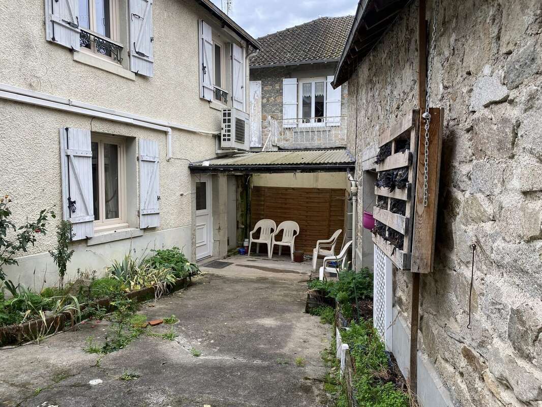 Maison à EYMOUTIERS