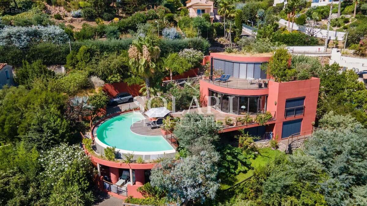 Villa de 300 m² avec piscine et vue mer - photo 3