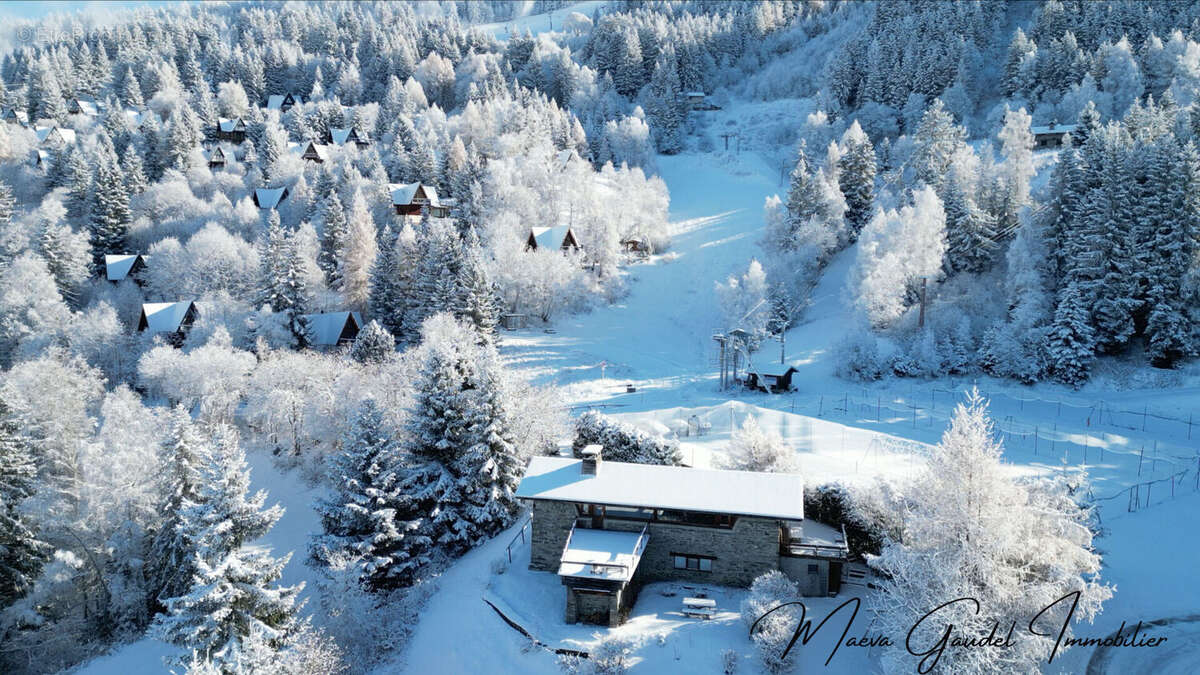 Maison à LES CHAPELLES