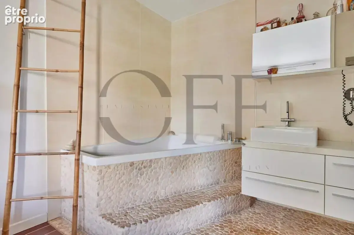 Marseille 13007 – Rez- de-jardin résidence sécurisée - Roucas-Blanc – 3 chambres 150 m² avec jardin privatif - photo 5