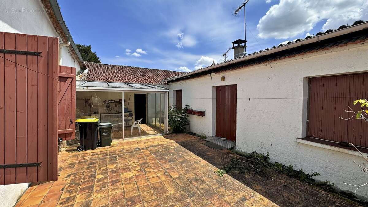 Immeuble à RUCH 33350 - photo 7