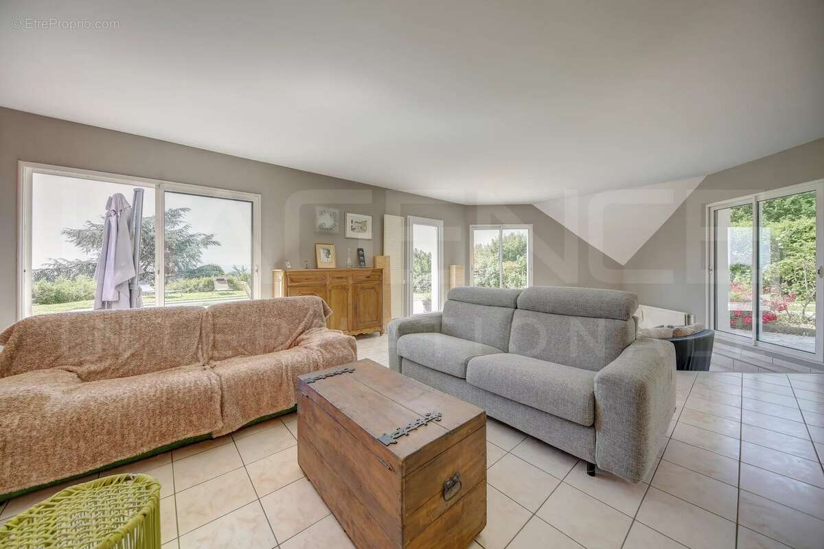 Maison familiale avec vue panoramique et piscine - photo 7