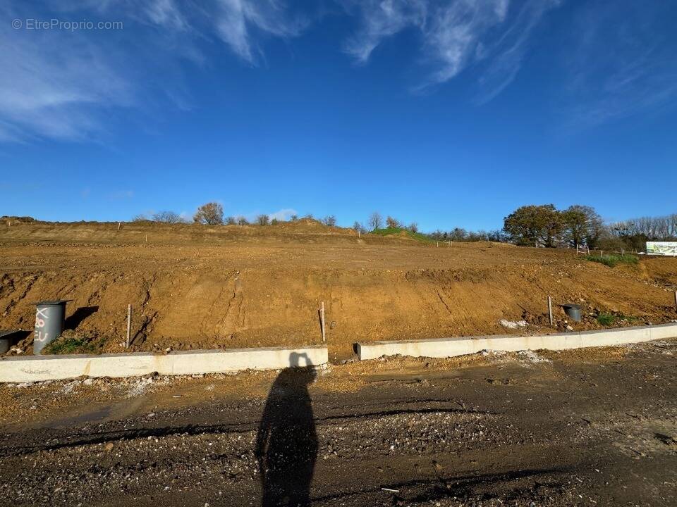 Terrain à REDANGE