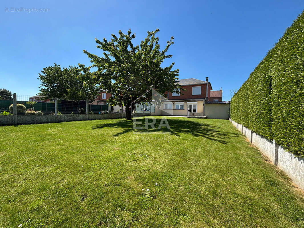 Maison à COURRIERES
