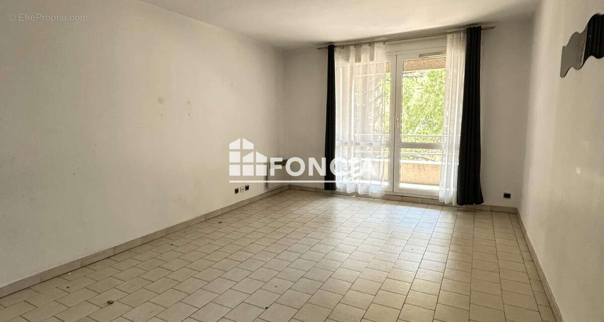 T3 traversant avec double terrasse et parking – Secteur Timone - photo 2