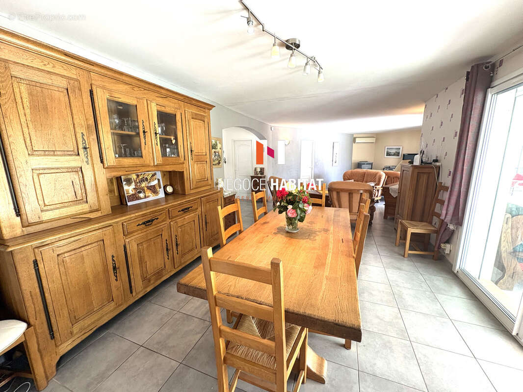 Maison à MEYNES