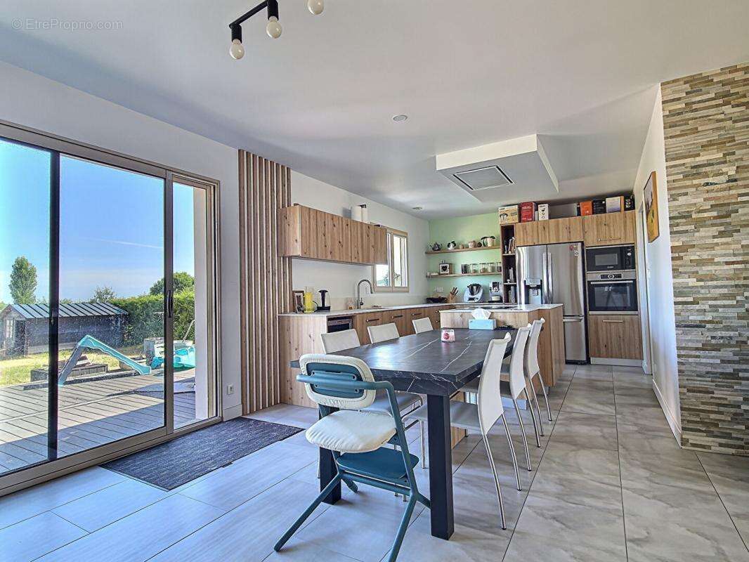 Joli pavillon de plain-pied - VERNOIL LE FOURRIER (49390) - photo 4