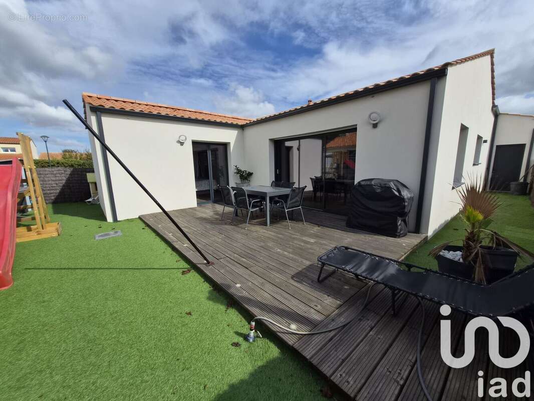 Maison 111 m² à Longeville-Sur-Mer  - photo 2