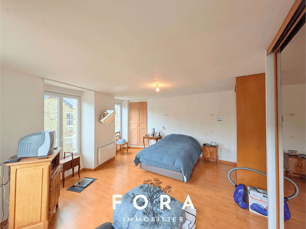 Maison à CONDE-SUR-NOIREAU