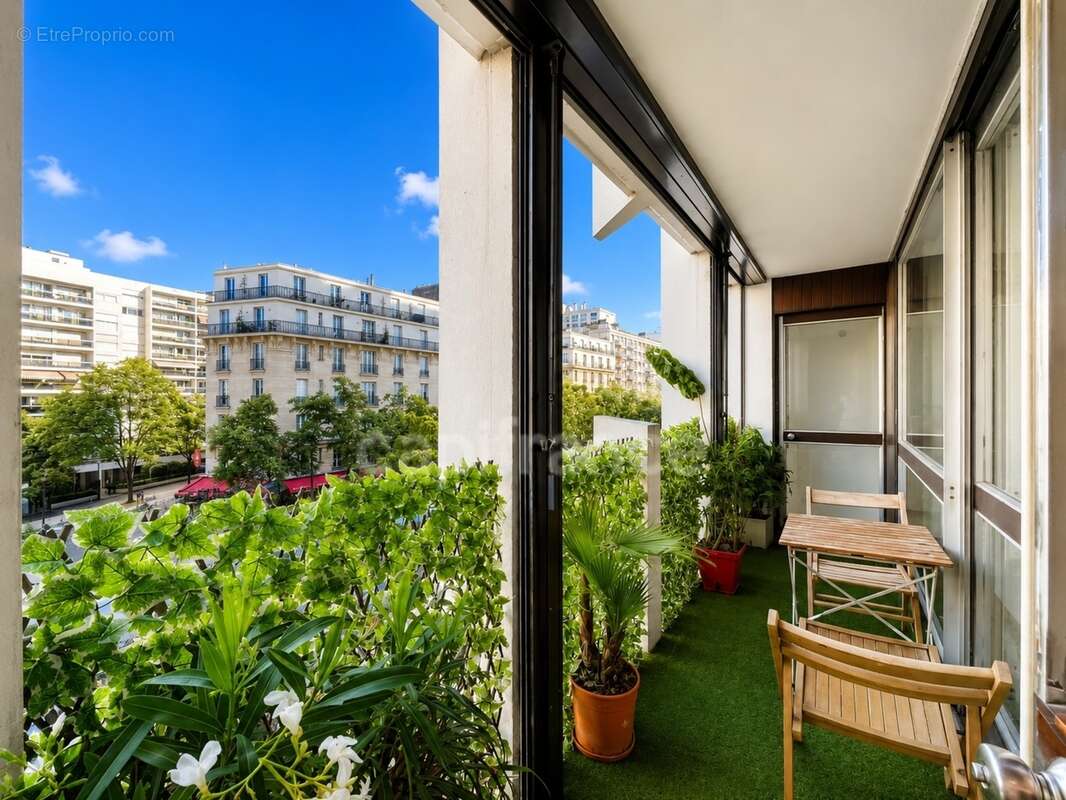 Paris 15e – Appartement familial modulaire rare, triple exposition, très lumineux (150 m²) - photo 2