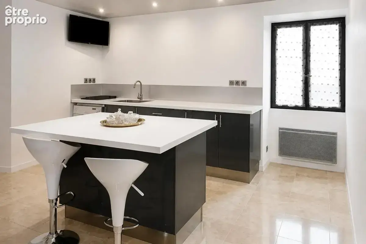 Maison de 7 pièces de 240 m² à Saint-Sauveur-Villages - photo 6