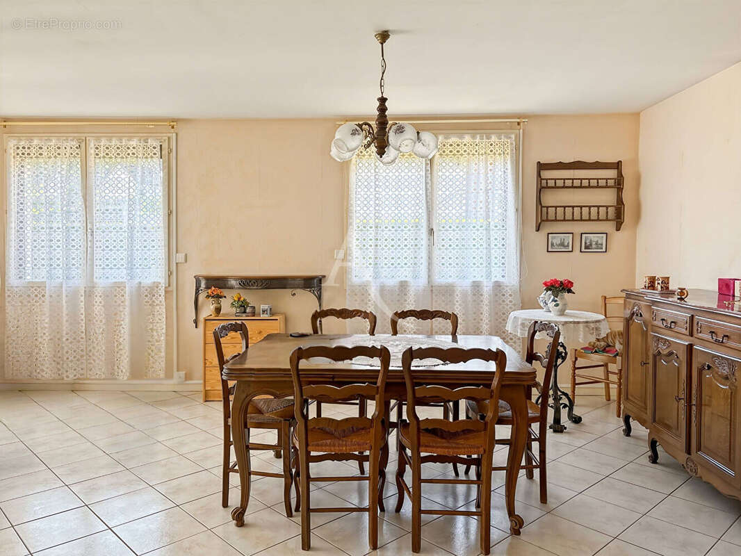 Maison à SAINT-LEGER-DU-BOURG-DENIS