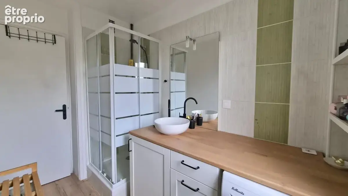 T4 rénové de 69.14 m², dernier étage, balcon, caves, parking - photo 14