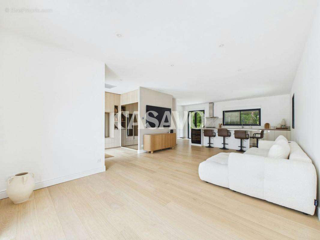 Vente Maison 5 pièces de 152m² - 33850 Léognan - photo 3