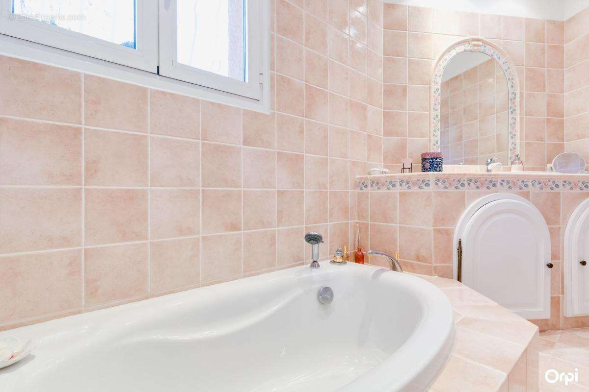 Villa Provençale de Plain-Pied à Saint-Zacharie — Écrin de Charme au Cœur d'un Domaine Arboré de 5 940 m² - photo 25