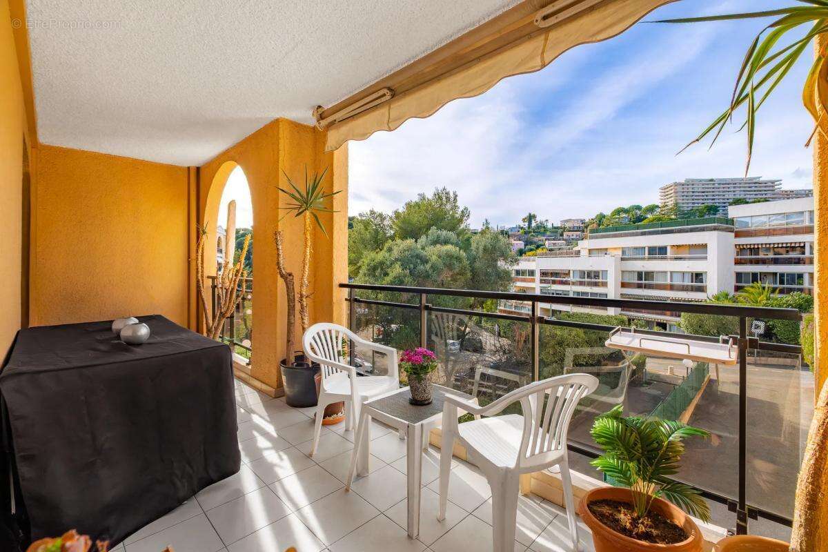 Appartement à LE CANNET