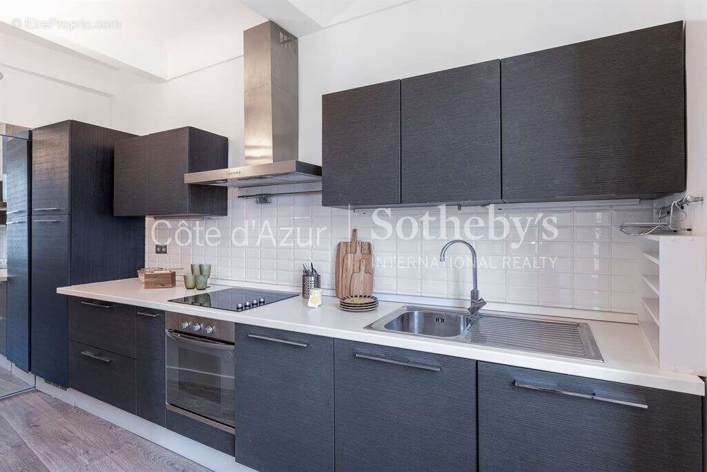 Appartement 3 pièces à vendre dans le Carré d'Or de Nice, Place Magenta - photo 3