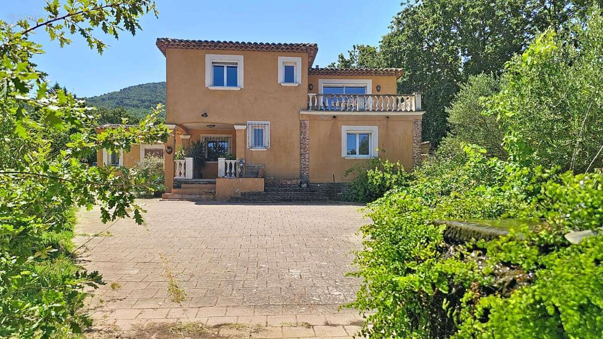 En EXCLUSIVITE sur GONFARON - Maison provençale de 152m² sur plus de 2000 m² Calme et cadre naturel privilégié - photo 10
