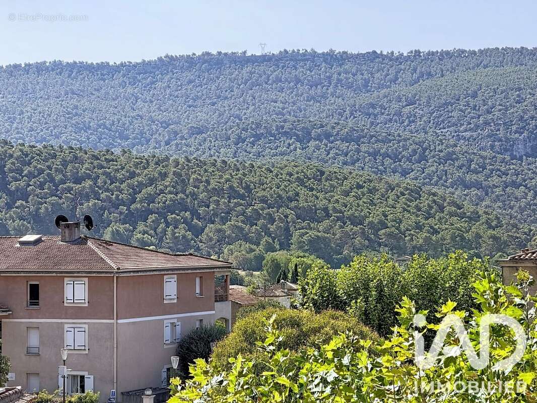 Appartement 55 m² à Cuges-Les-Pins  - photo 9