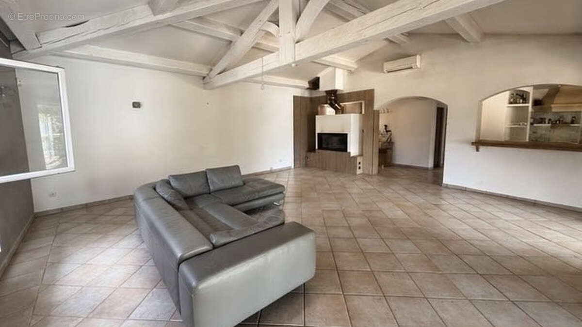 Maison à LE CASTELLET