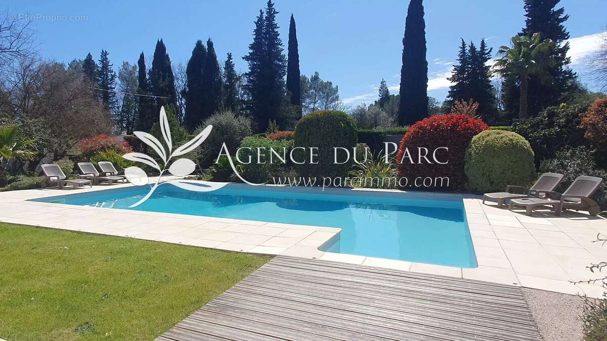 Maison à ROQUEFORT-LES-PINS
