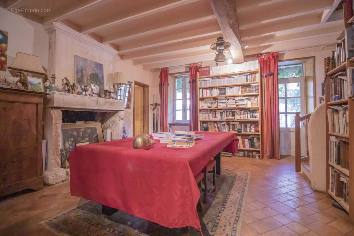 Maison 350 m² à Nancras  - photo 7