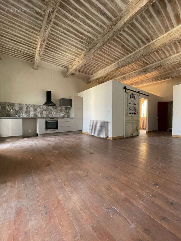 34120 Pézenas immeuble 3 appartements et 3 studios 1 terrasse 2 caves 1 patio - photo 7