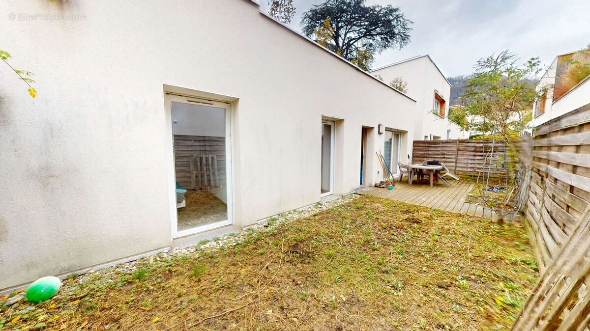 Appartement à GIERES