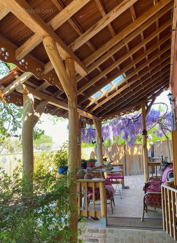 Maison à CREUZIER-LE-VIEUX