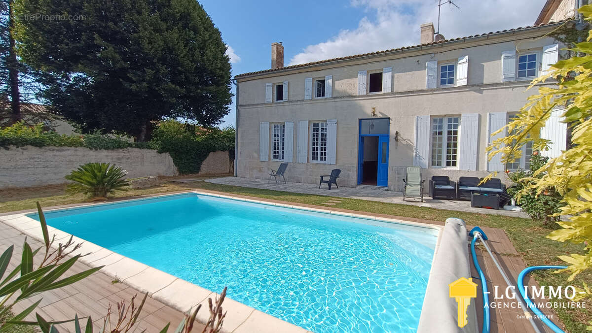Maison à VILLARS-EN-PONS
