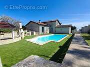 Maison à ROULLET-SAINT-ESTEPHE