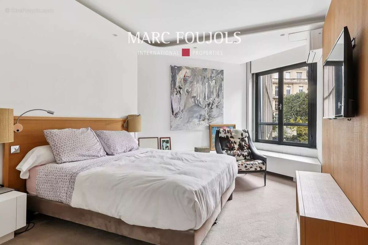 Appartement à PARIS-16E