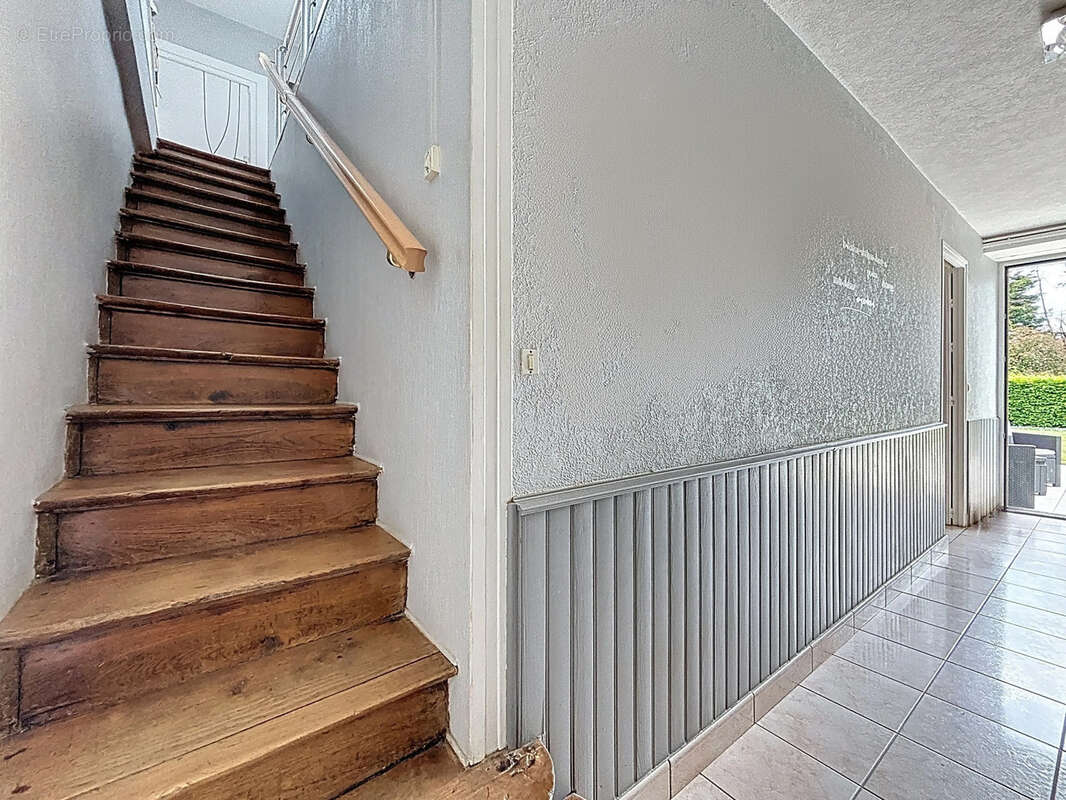 Maison à CONDE-SUR-VIRE