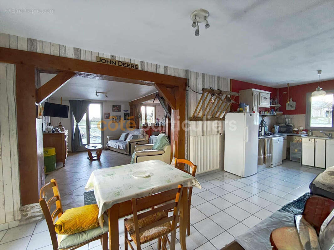 Maison à LA HOUBLONNIERE