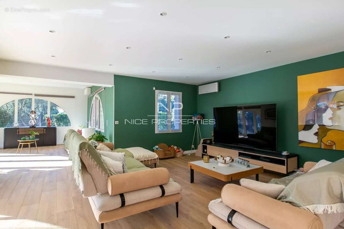 Maison à SAINT-LAURENT-DU-VAR