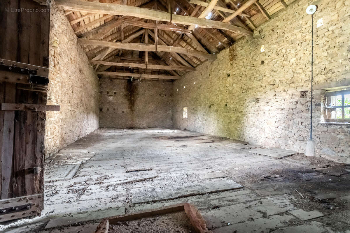 Stone barn to renovate - photo 5