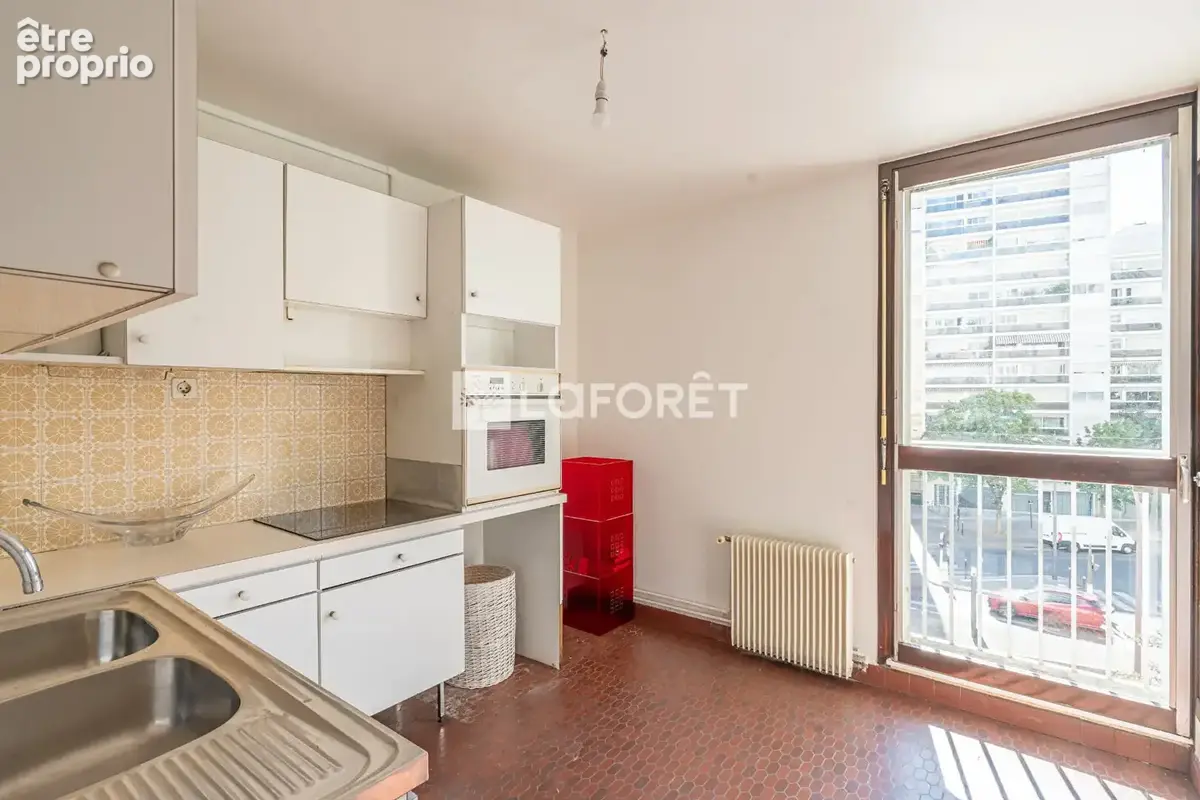Paris 15e - Citroën-Boucicaut / Lourmel - 149,60 m² traversant, cinq chambres et trois balcons - photo 4