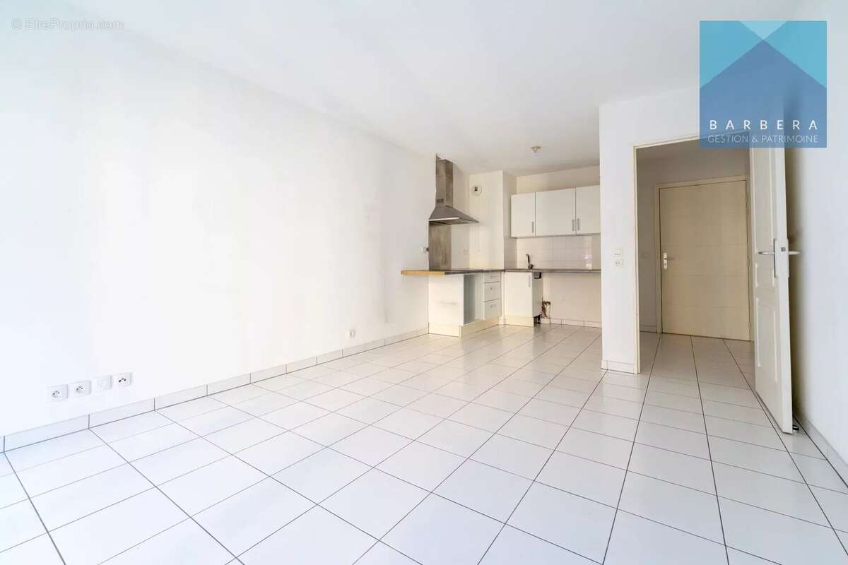 Appartement à SAINT-LAURENT-DU-VAR