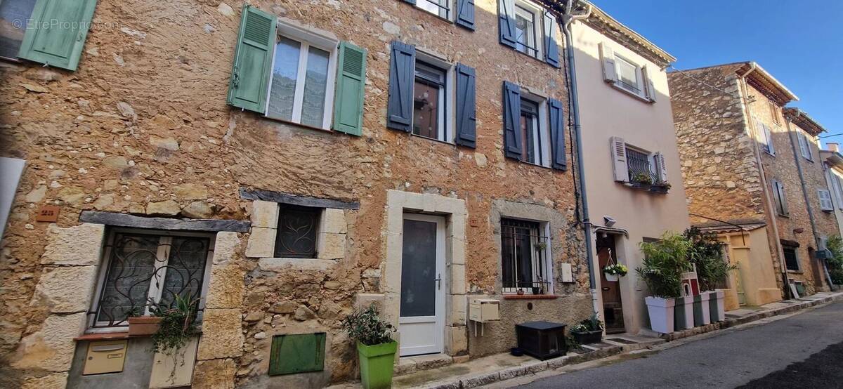 Maison à SAINT-CEZAIRE-SUR-SIAGNE